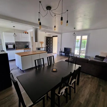 Spacious And Modern 8 Guests A *