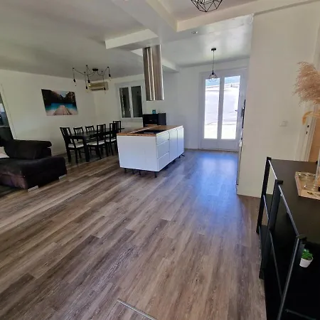 בית נופש Spacious And Modern 8 Guests A *